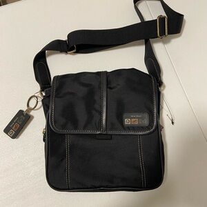 NWT | Nine West‎ Camp Nine black crossbody bag Velcro adjustable strap purse
